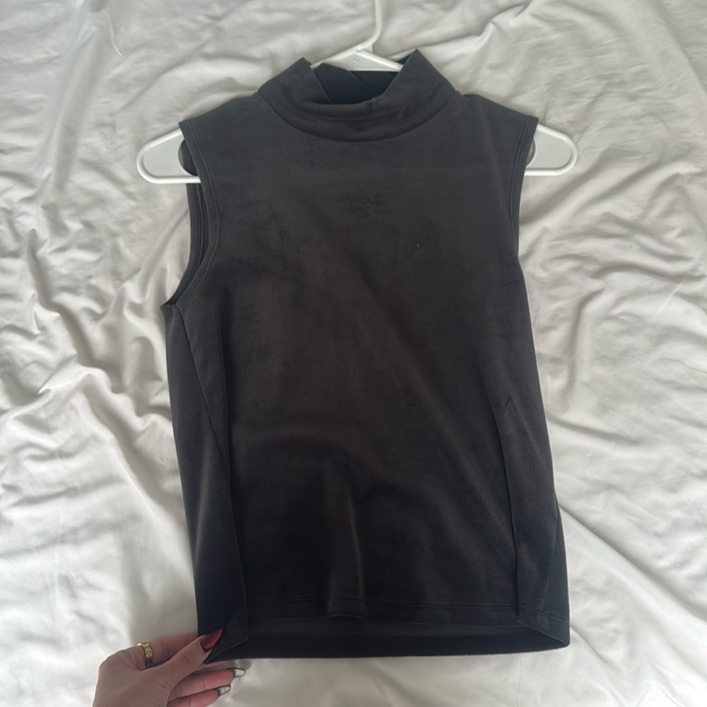Velvet turtleneck NWT Carmar